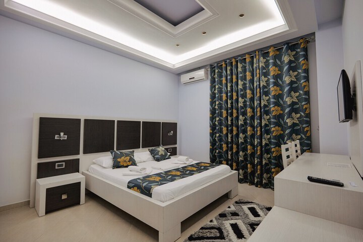 Room 8 of 52
