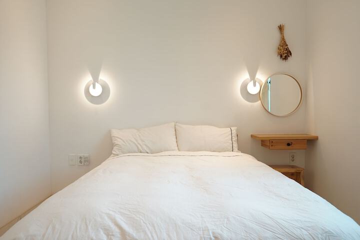 Room 6 of 42