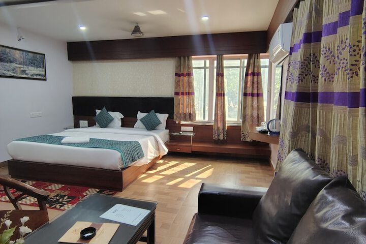 Room 17 of 33
