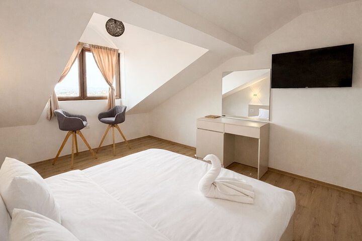 Room 15 of 38