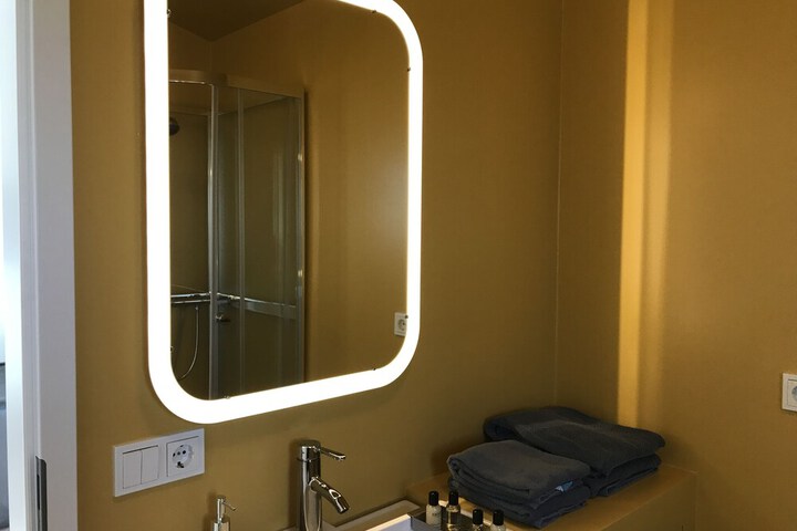 Room 49 of 64