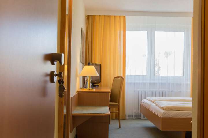 Room 7 of 36