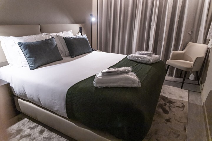 Room 4 of 34