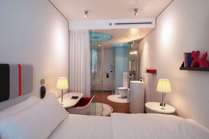Room 9 of 43