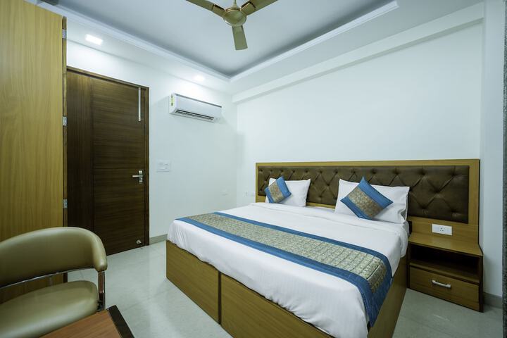 Room 8 of 29