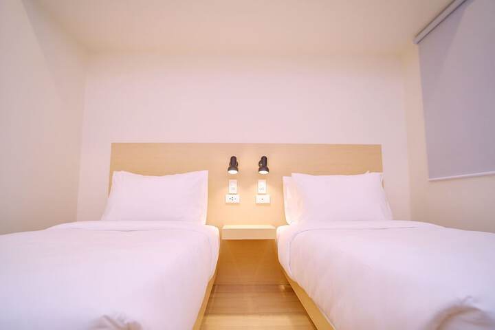 Room 10 of 37