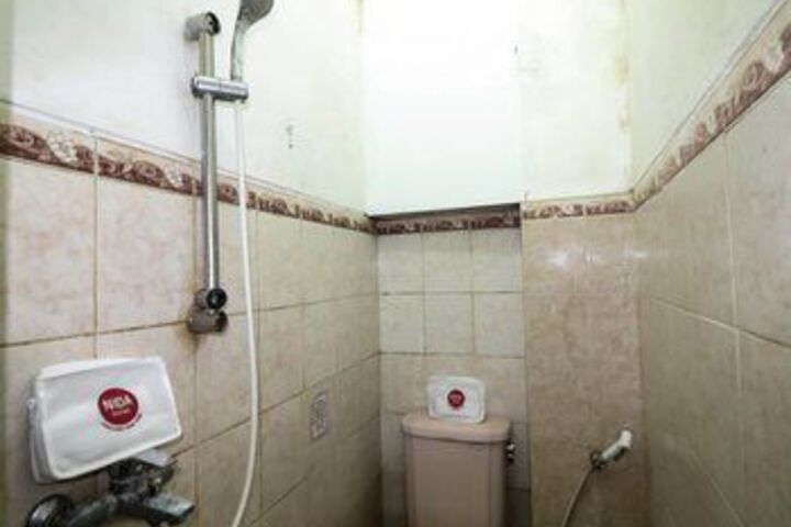 Room 6 of 77