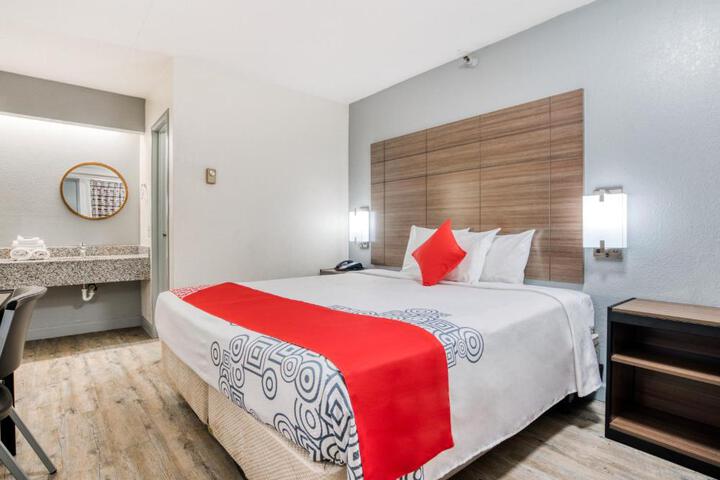 Basic 2 Double Beds (2 of 7)