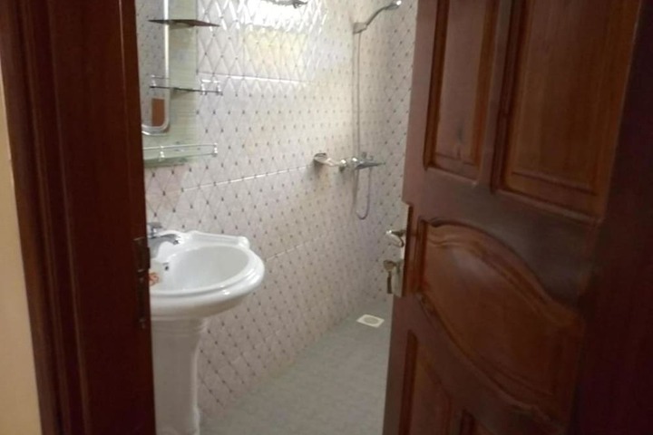 Room 21 of 32