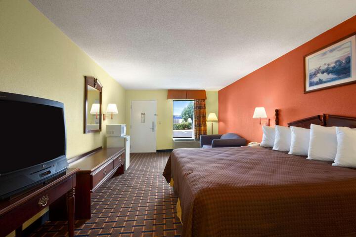 1 King Bed (2 of 4)