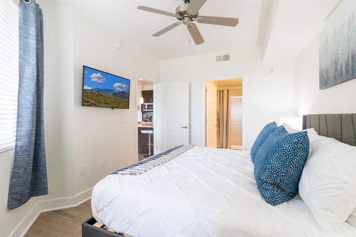 Room 4 of 37