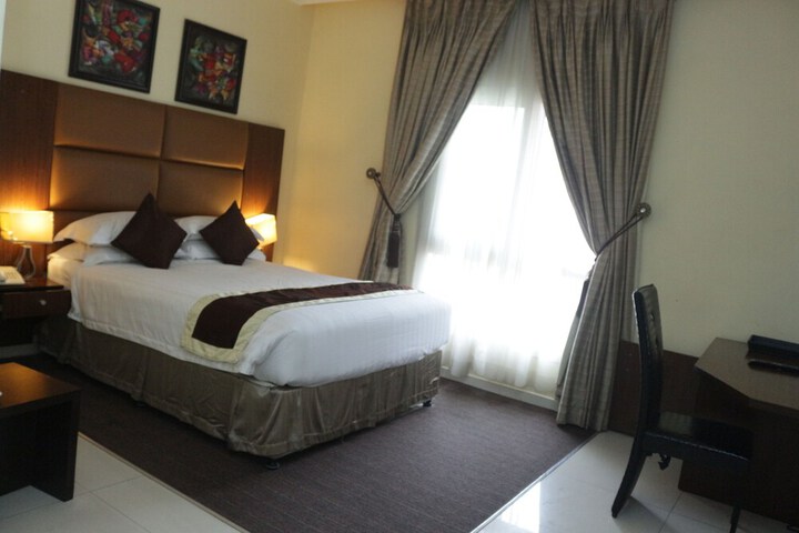 Room 4 of 30
