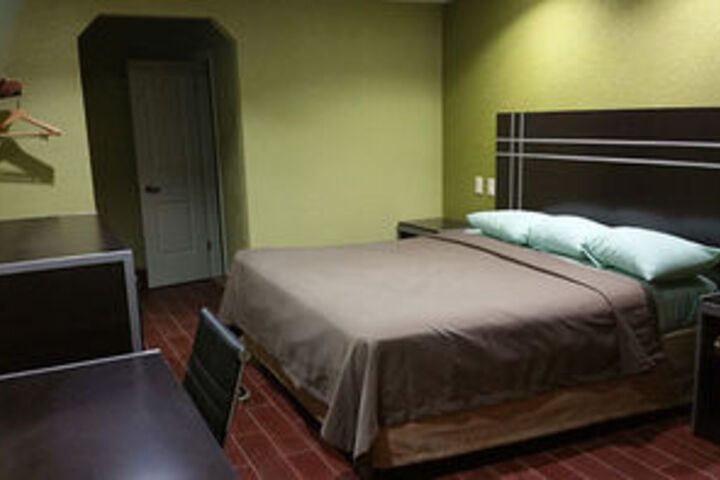 Derrick Inn