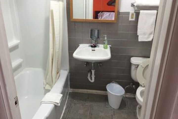 Room 2 of 44