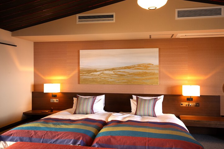Room 6 of 32