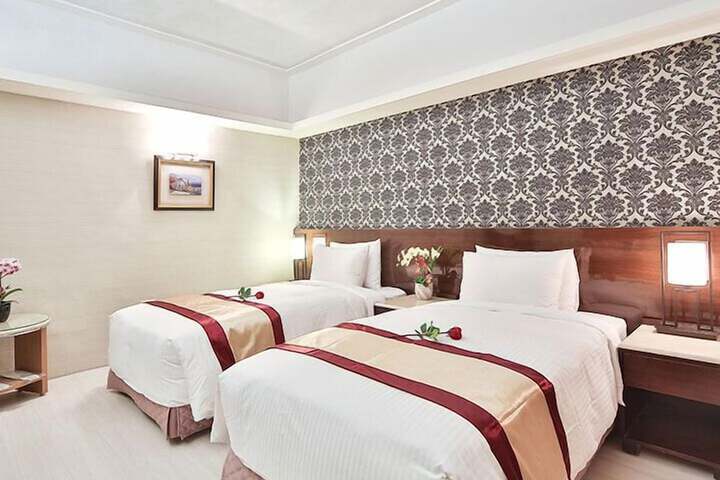 Room 6 of 24