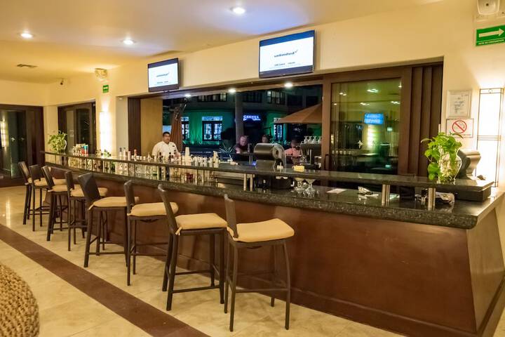 Entrance & Lobby