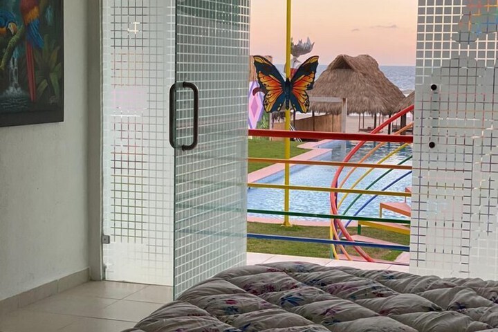 Room 17 of 28