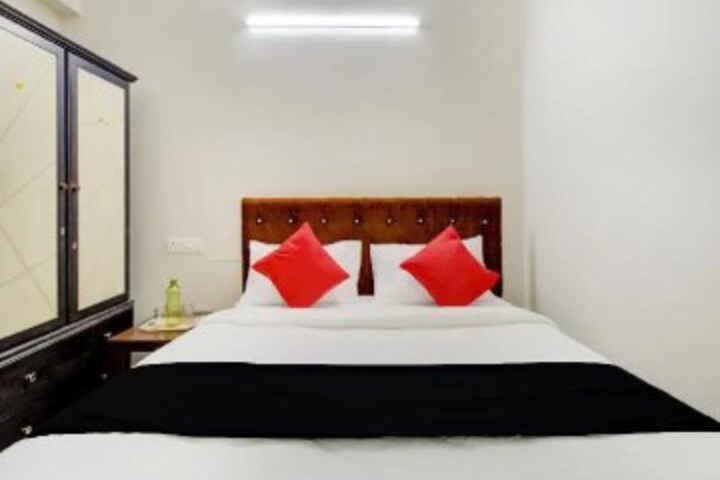 CAPITAL O75894 The Essence Suites