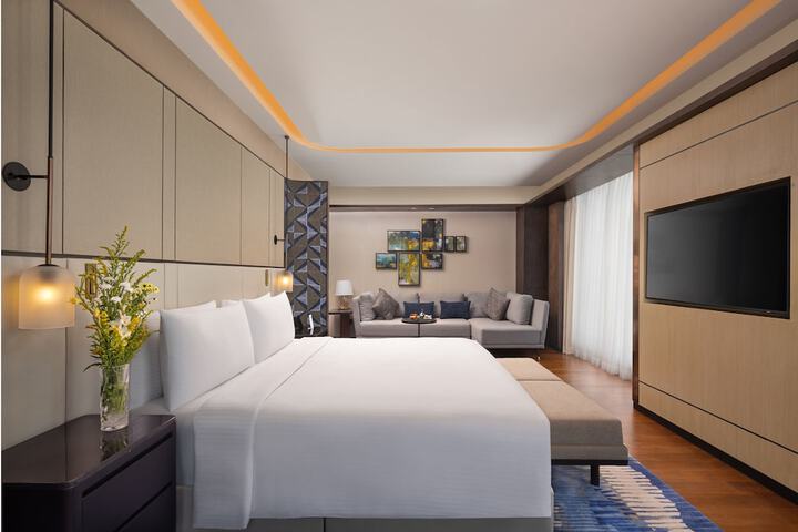 Room 12 of 90