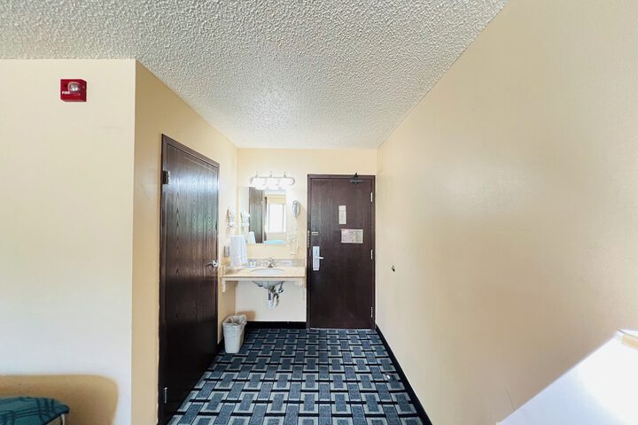 Room 19 of 46