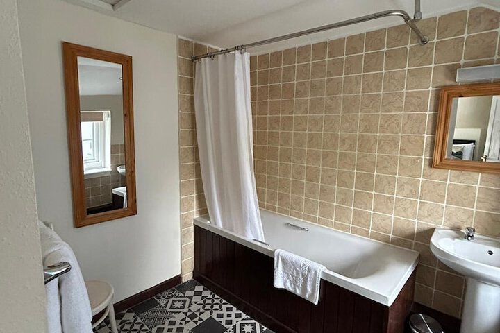 Room 157 of 210