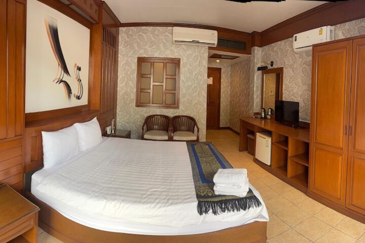 Room 9 of 19