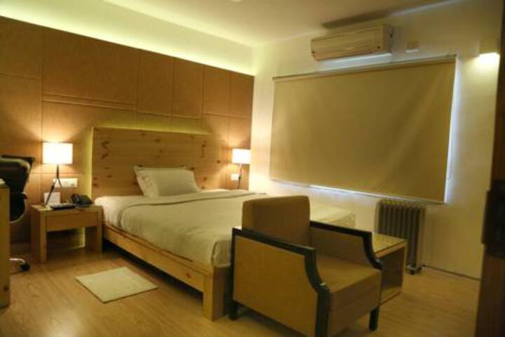 Room 3 of 7