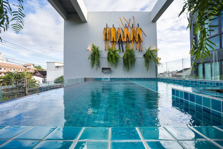 Pool 60 of 143