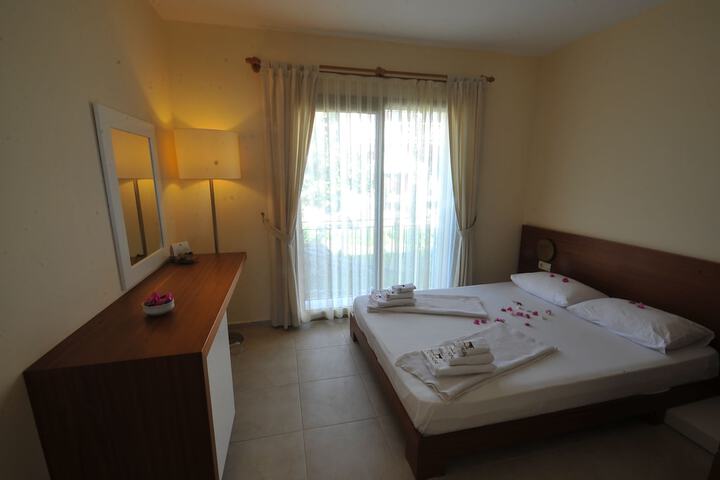 Room 5 of 16