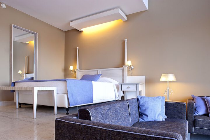 Room 10 of 183
