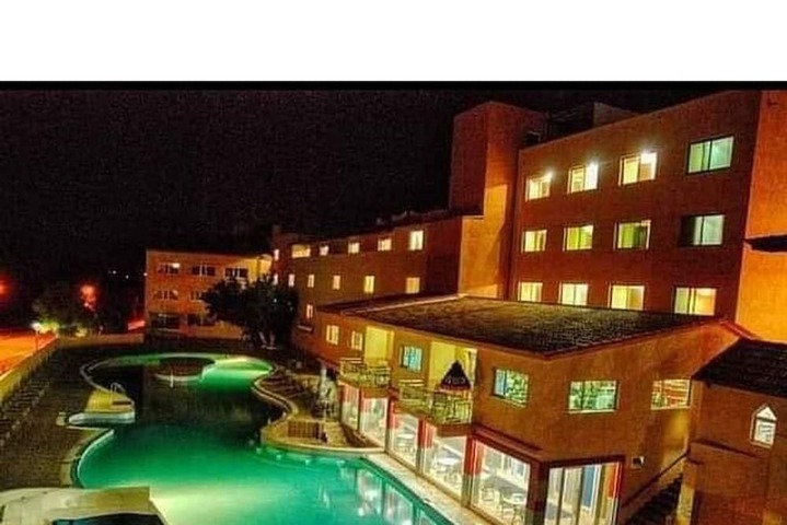 Pool 4 of 7