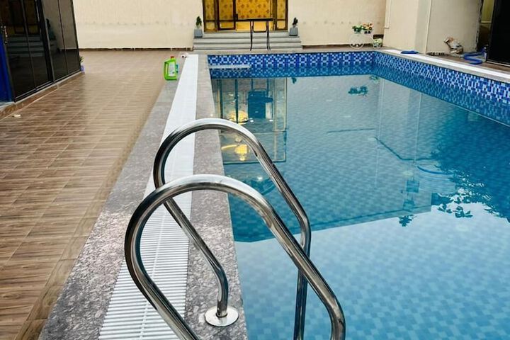 Pool 32 of 44