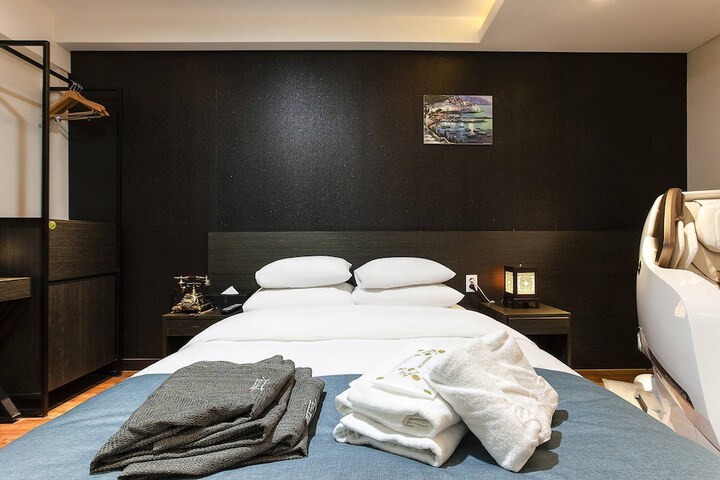 Room 28 of 85