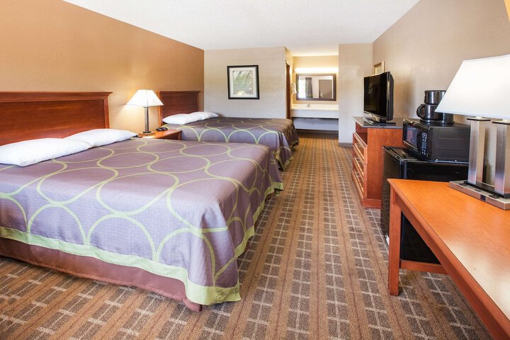 2 Queen Beds (3 of 6)