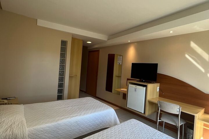 Room 6 of 33