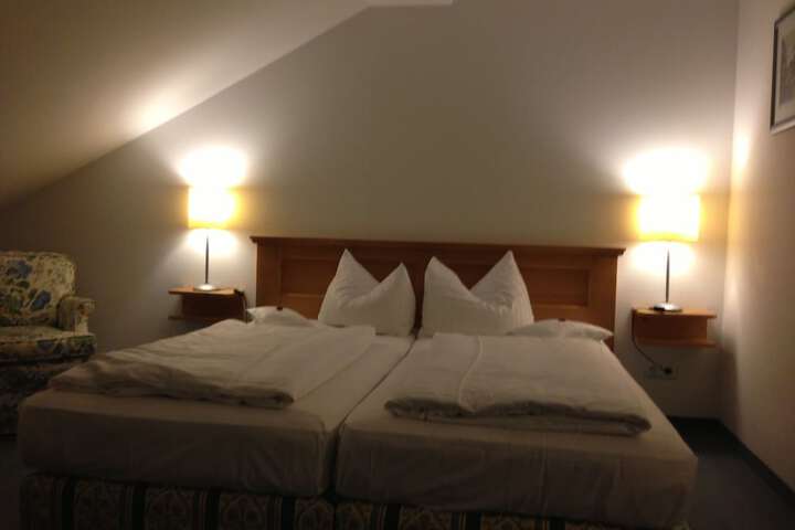 Room 6 of 24