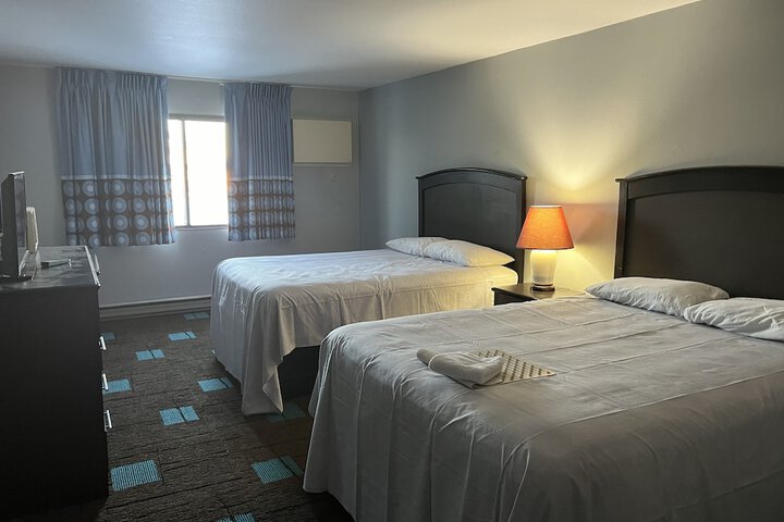 1 Queen Bed (7 of 7)