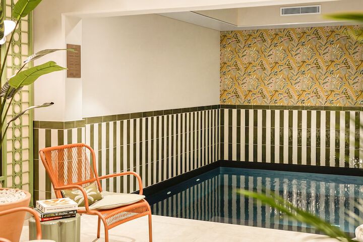 Pool 70 of 90