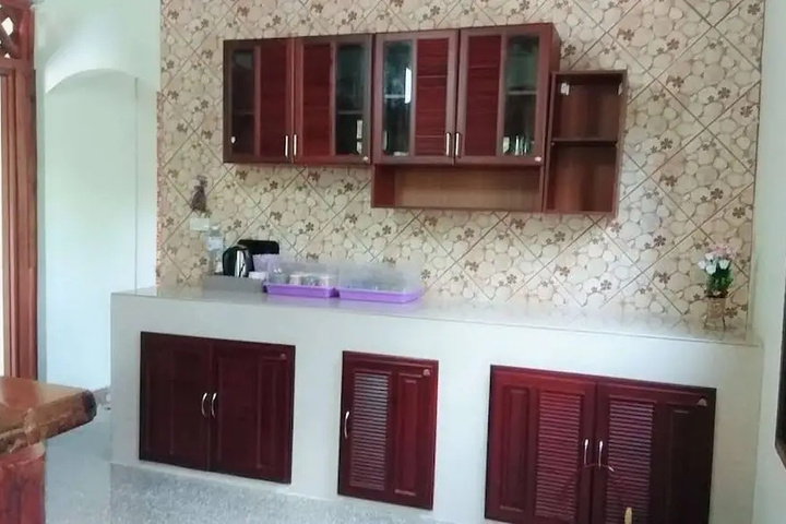 Room 8 of 11