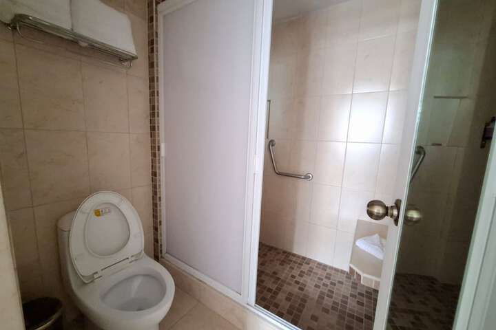 Room 34 of 60