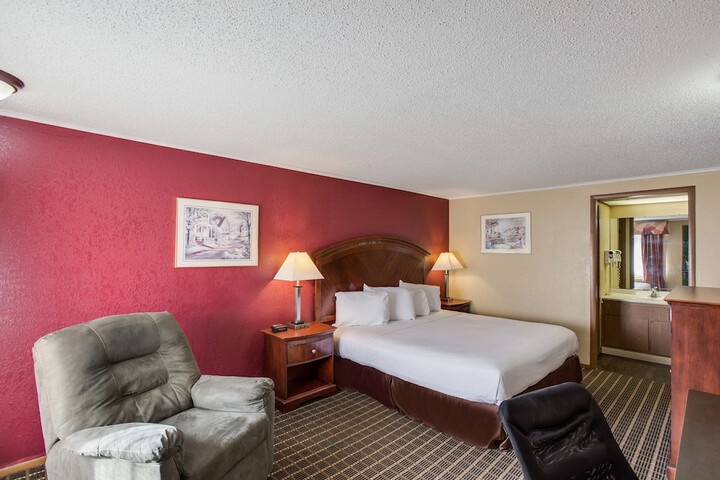 1 King Bed (6 of 11)