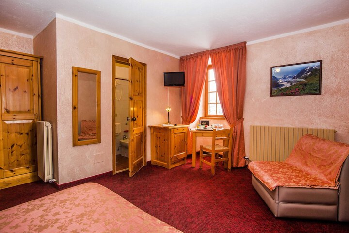 Room 17 of 46