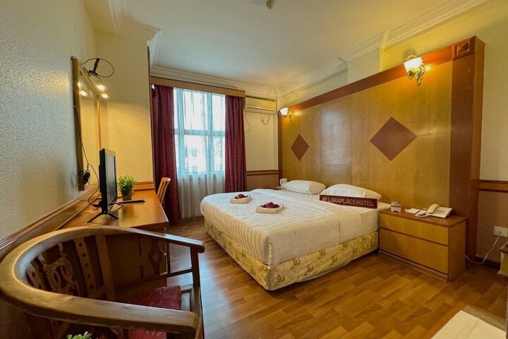 Room 24 of 48