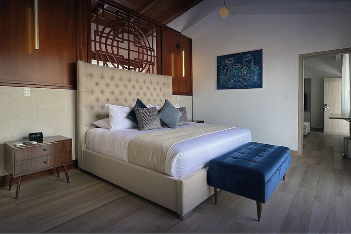Room 9 of 34