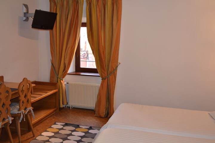 Room 8 of 96