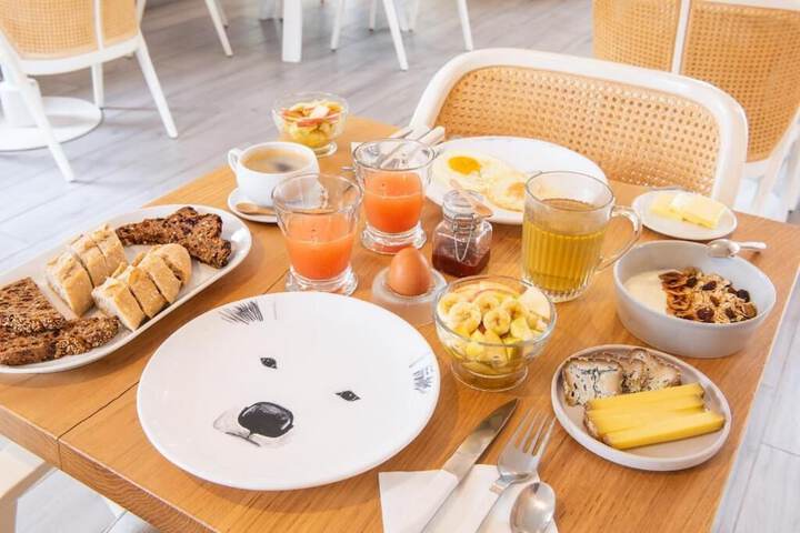 Breakfast/Coffee Service 27 of 35