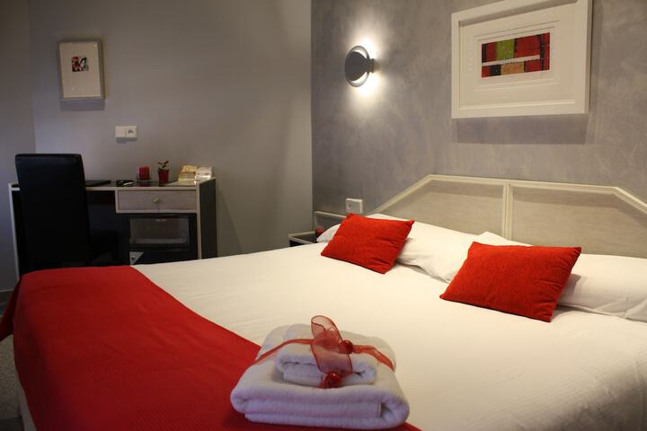 Room 14 of 32