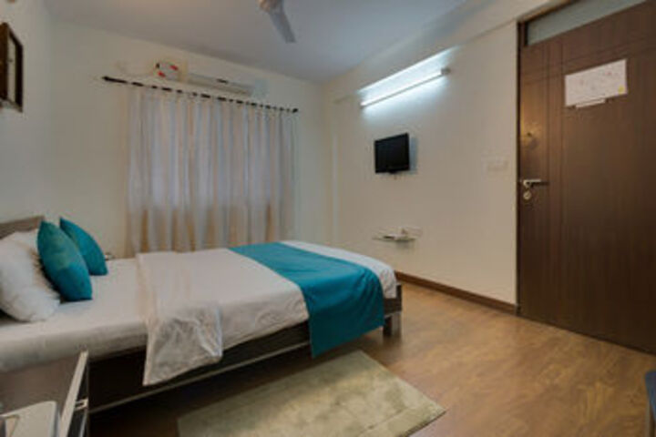 Room 4 of 11