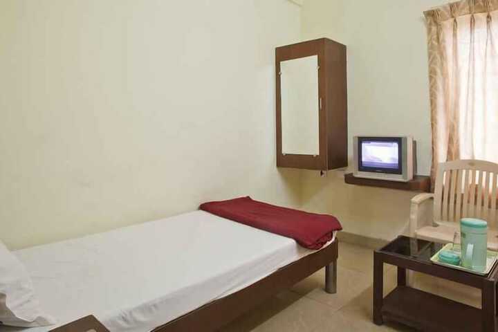 Room 4 of 16
